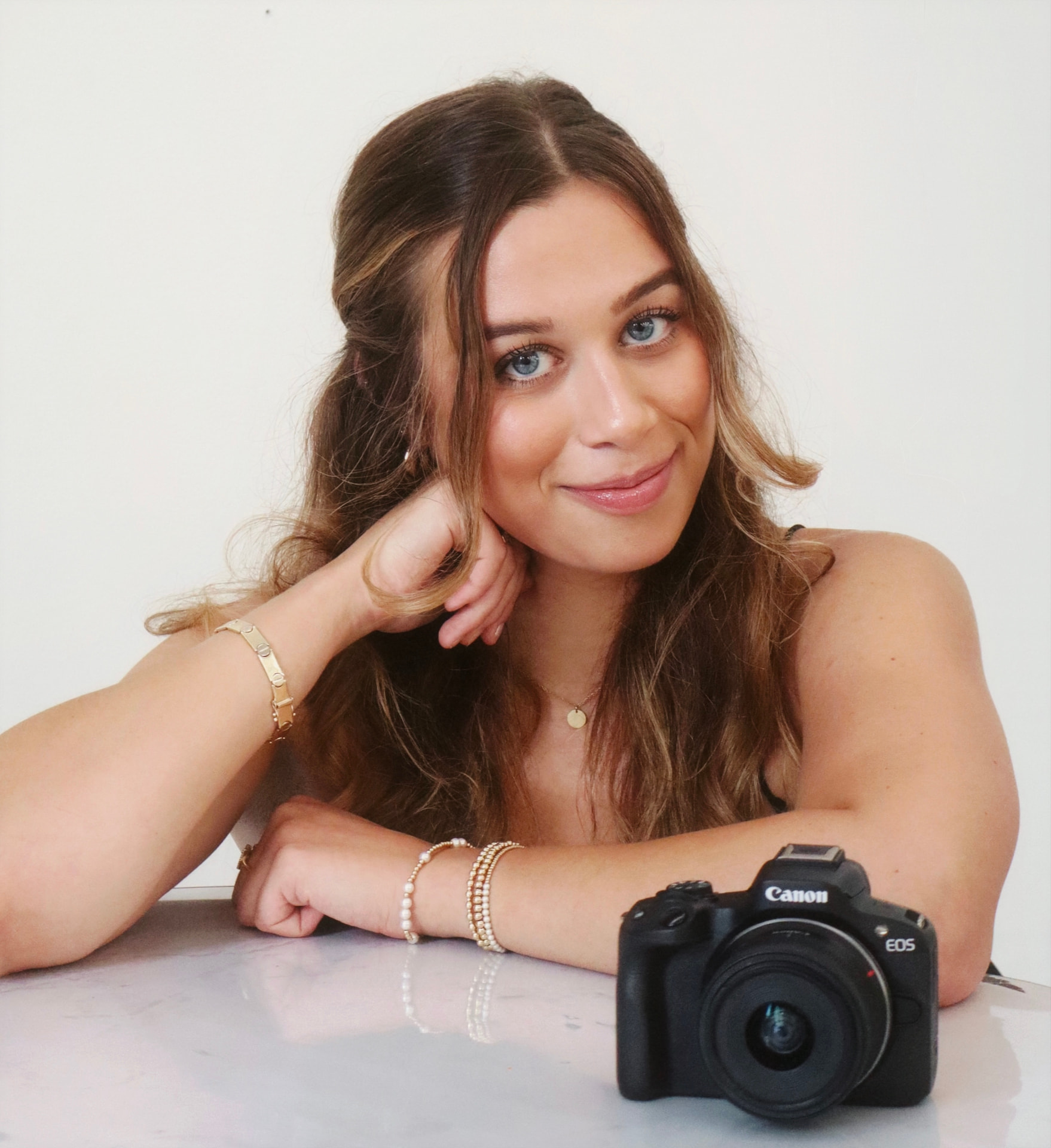 Leya Salis, Photographer & Content Creator